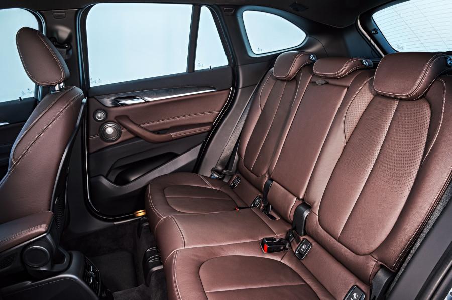 Интерьер BMW X1 xDrive20d xLine (F48) 2015 года  (WW) (фото 46 из 59)